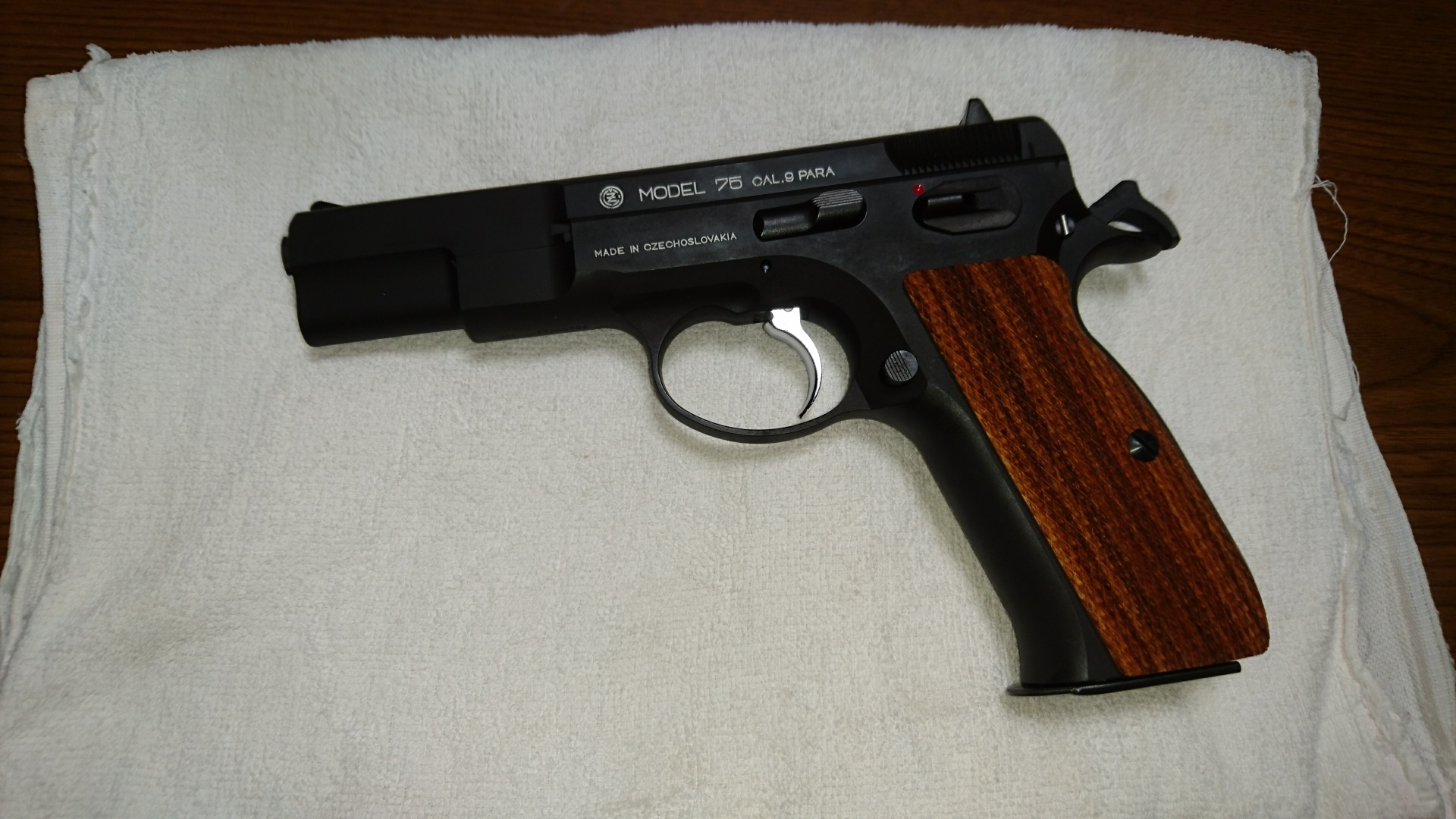 1500円 欲しいの KSC CZ75用 木製グリップ CAROM SHOT
